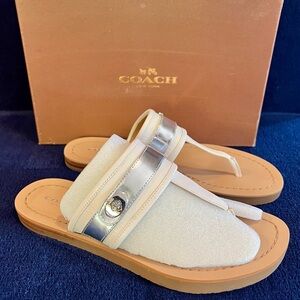 BNIB COACH EILEEN TURNLOCK THONG SANDALS